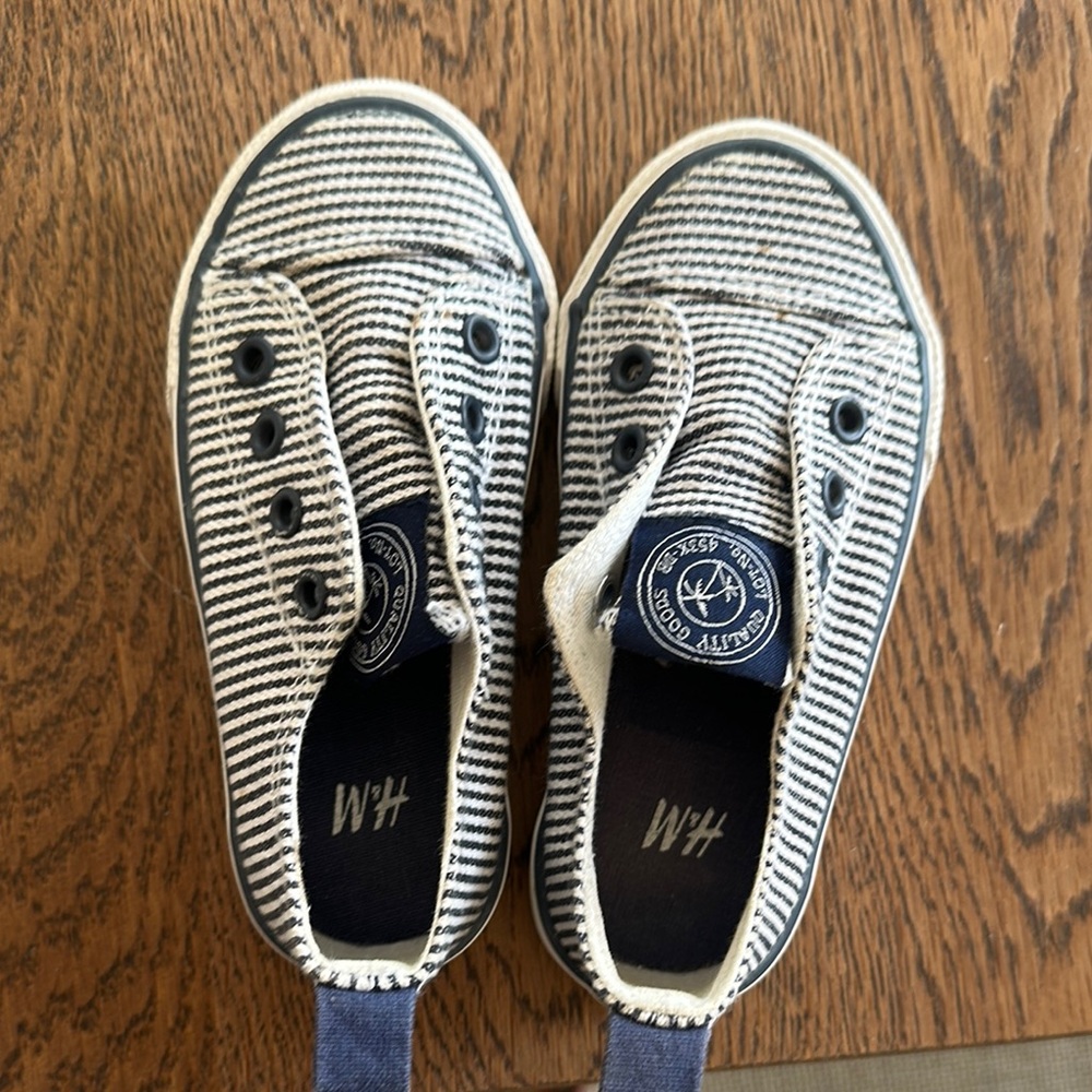 H&M Black and White Sneakers with Classic Design